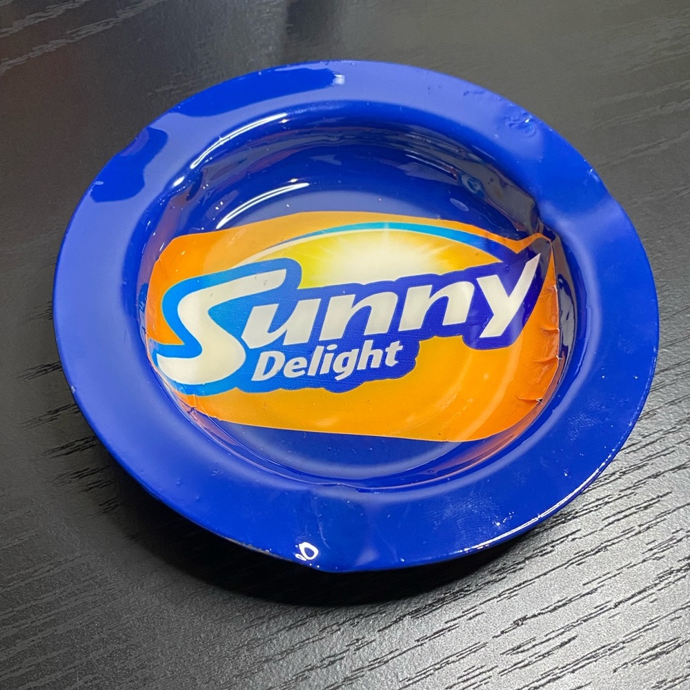 Rolling tray and ashtray.